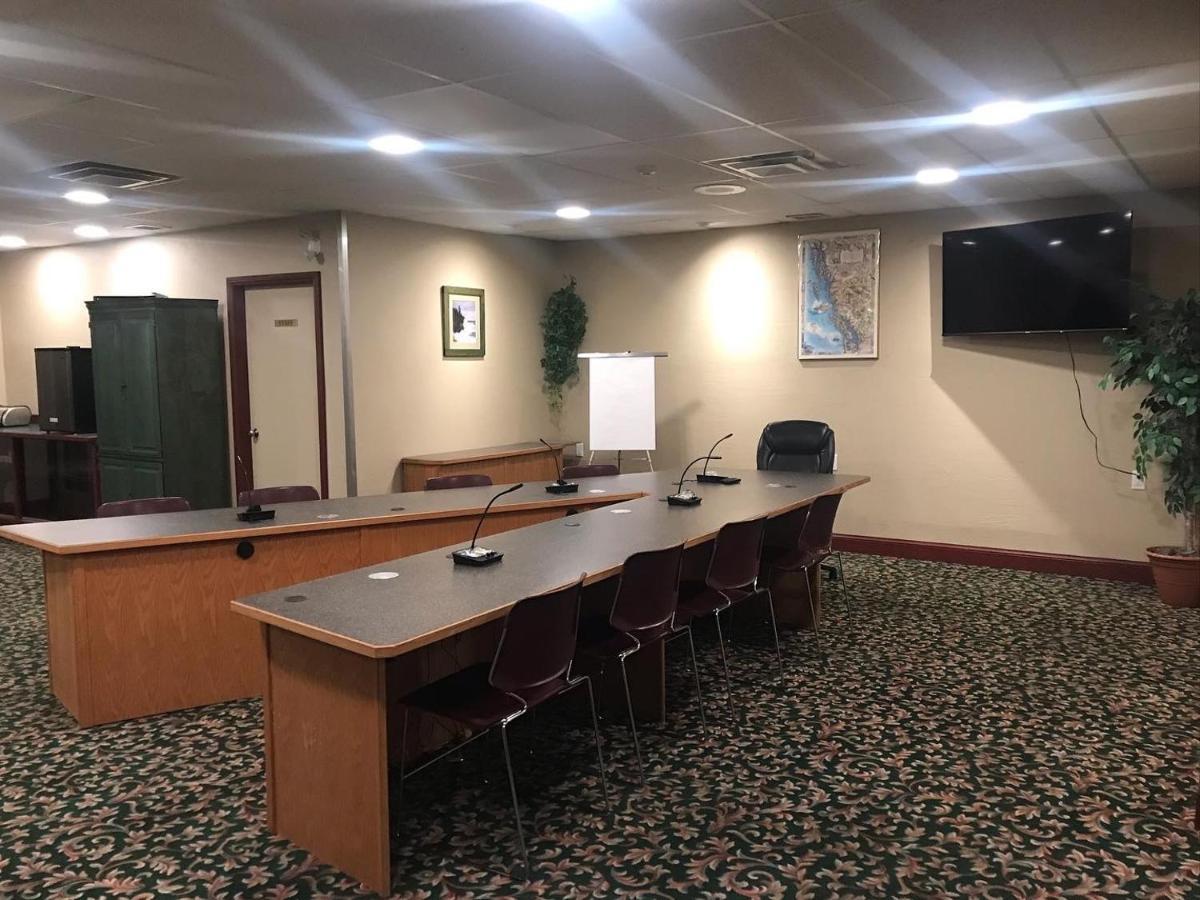 Airport Inn Порт-Харди Экстерьер фото