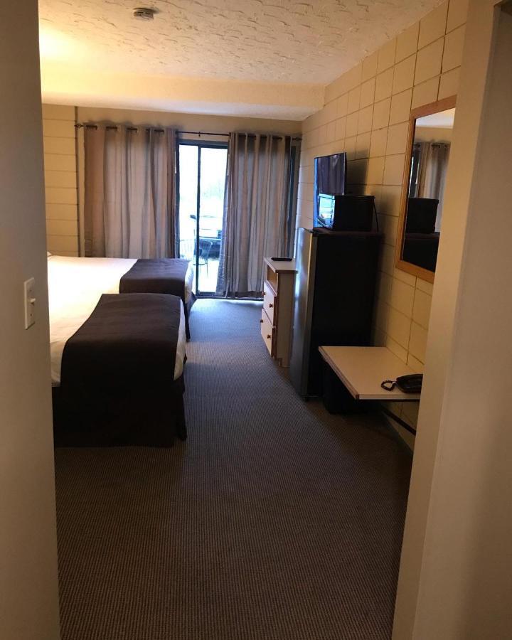 Airport Inn Порт-Харди Экстерьер фото