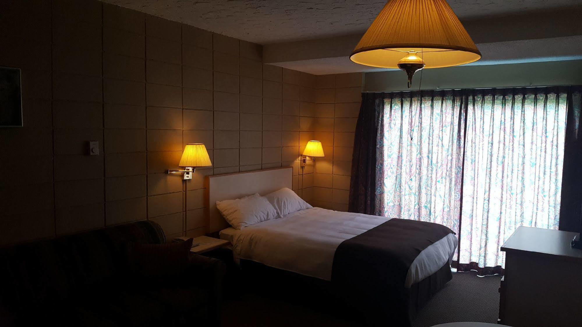 Airport Inn Порт-Харди Экстерьер фото